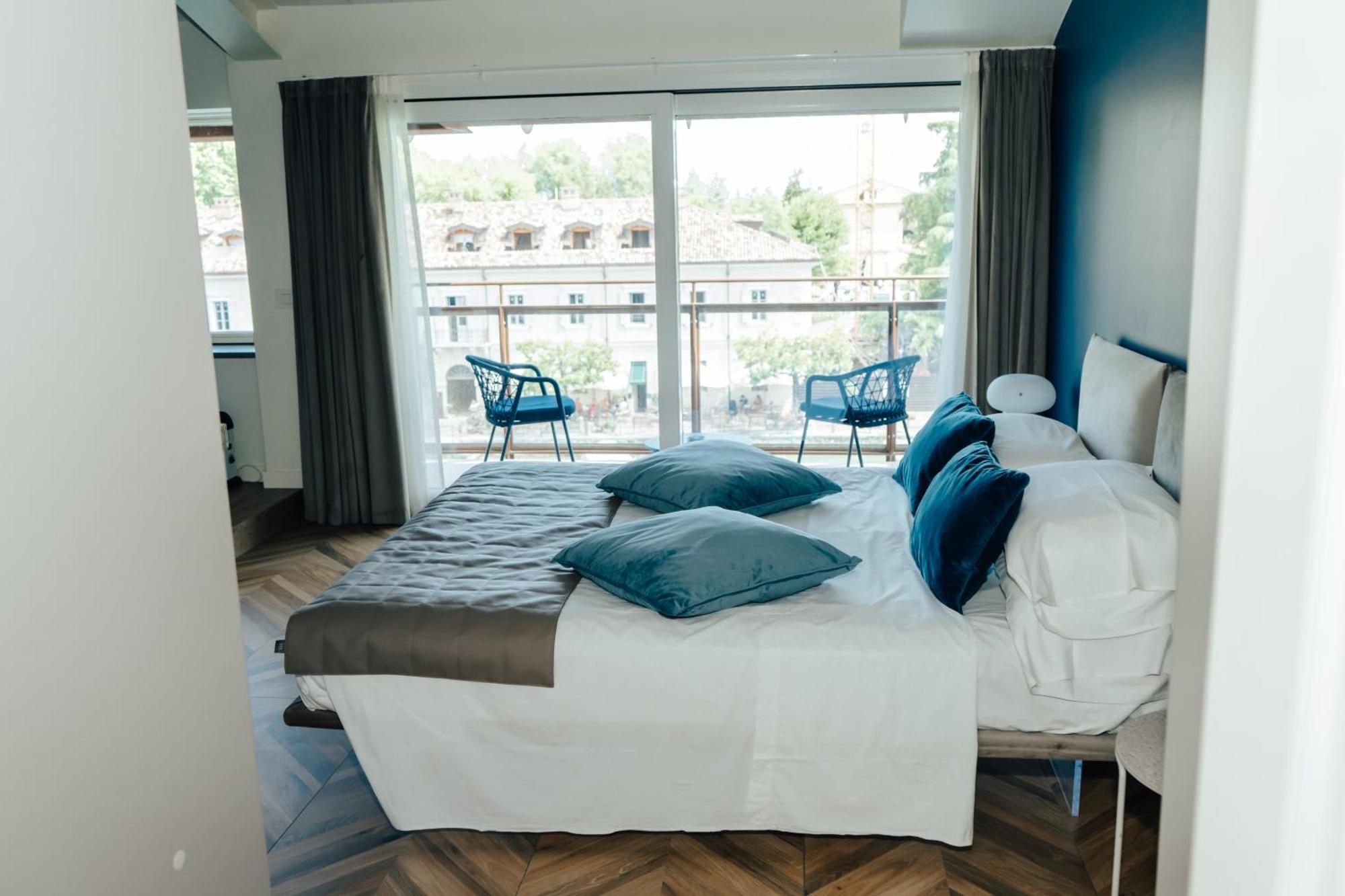 C House Rooms Lake 佩斯基耶拉德加达 外观 照片