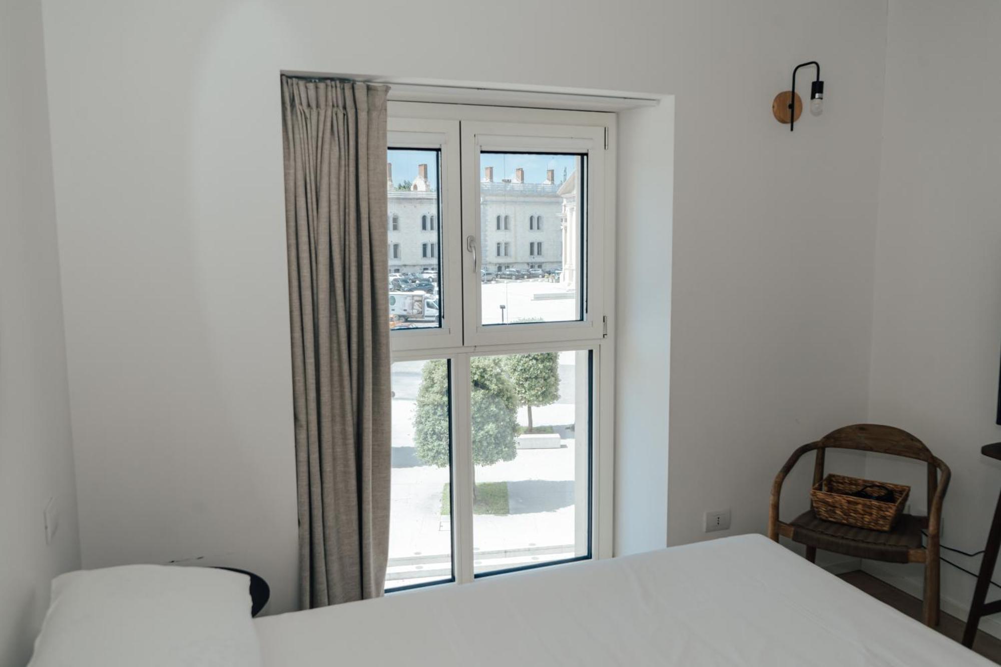 C House Rooms Lake 佩斯基耶拉德加达 外观 照片
