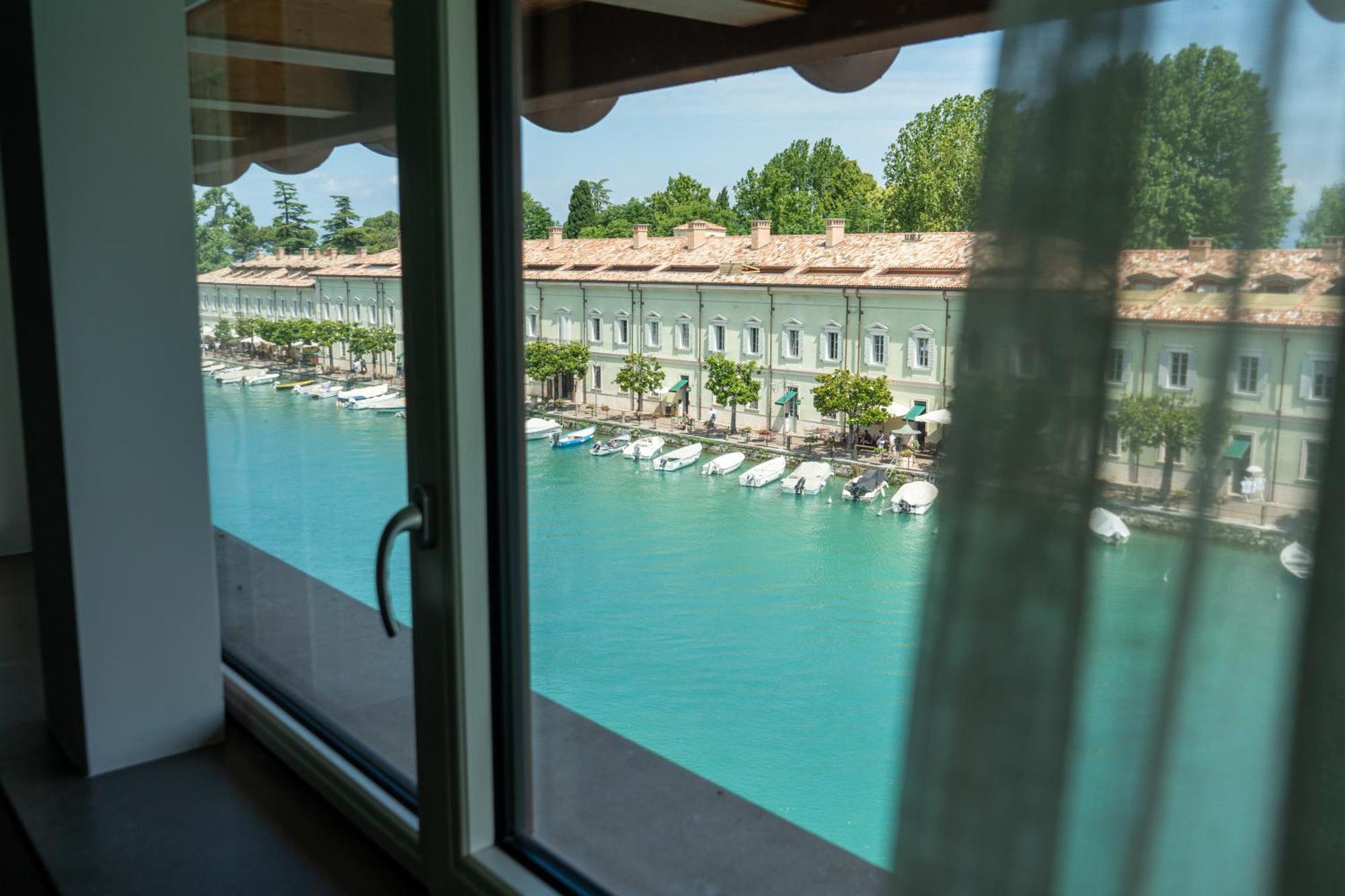 C House Rooms Lake 佩斯基耶拉德加达 外观 照片