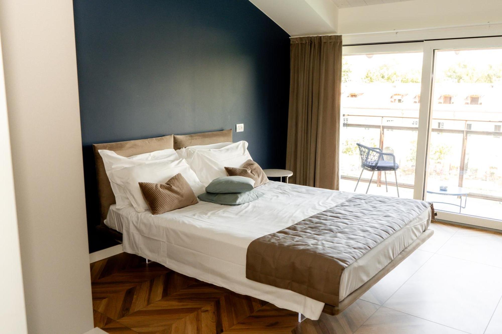 C House Rooms Lake 佩斯基耶拉德加达 外观 照片