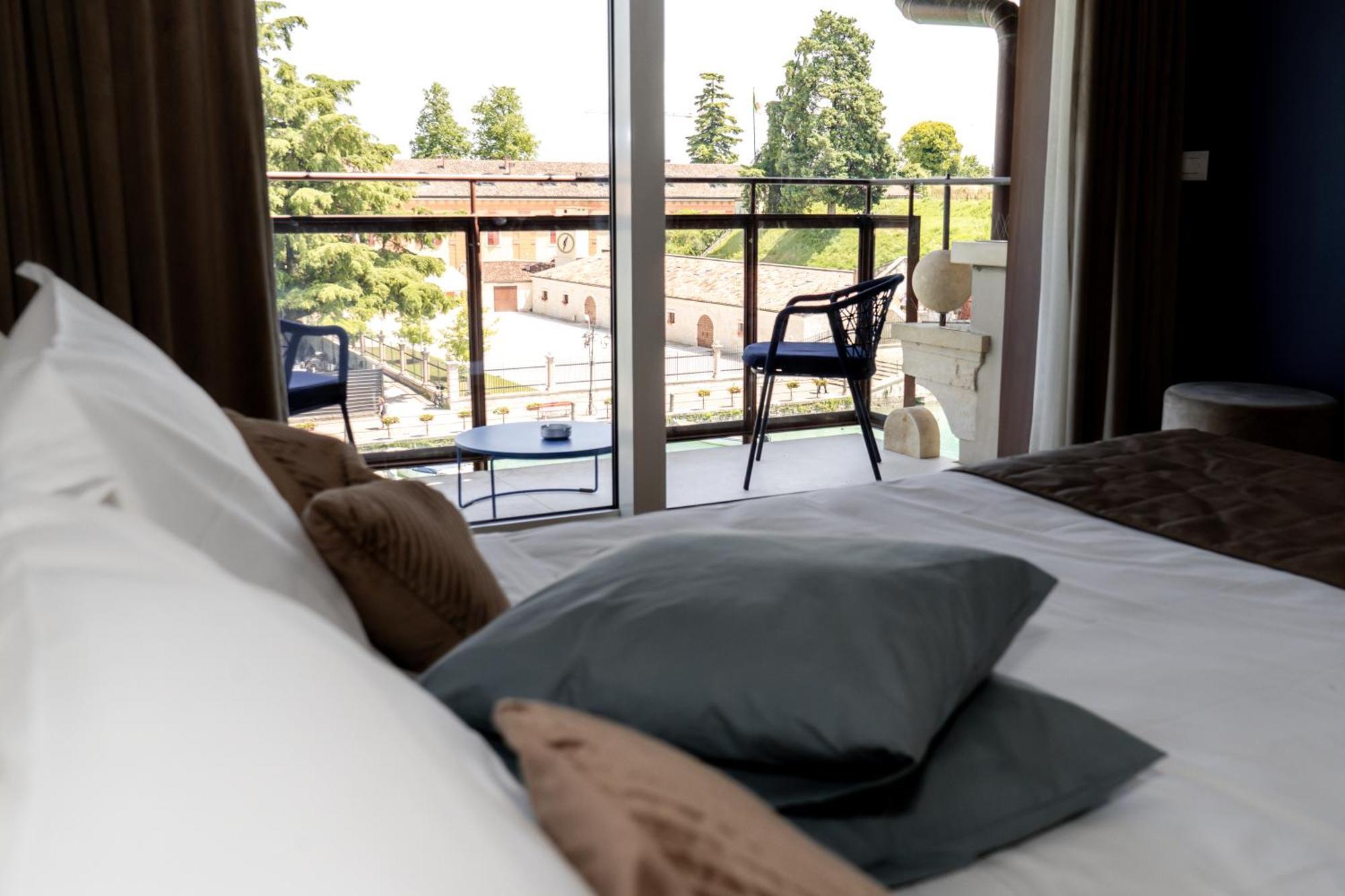 C House Rooms Lake 佩斯基耶拉德加达 外观 照片