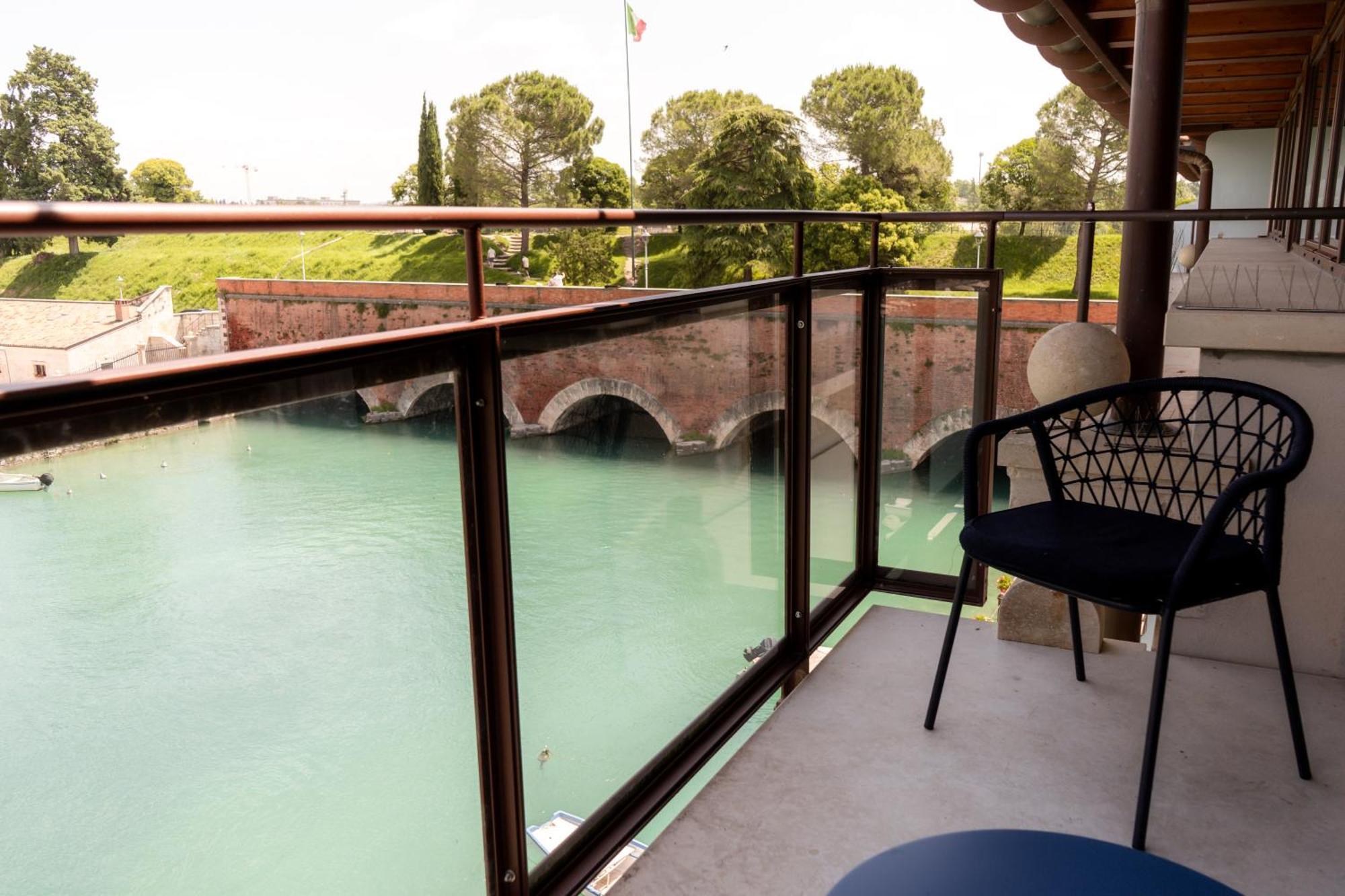 C House Rooms Lake 佩斯基耶拉德加达 外观 照片